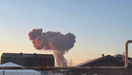 泽连斯基又被骗了?乌军轰炸俄战轰基地后,把马克龙吓到不敢出兵