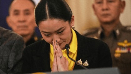 总理府被包围,佩通坦拒绝辞职,军方态度坚决,中方已提前交底