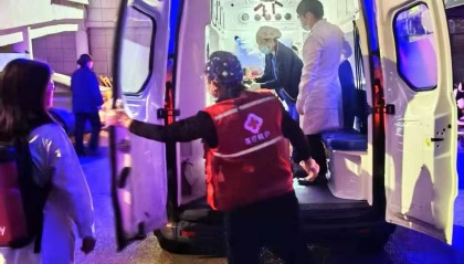 “先救命,责任我们担!”东莞东站一旅客突发心脏骤停