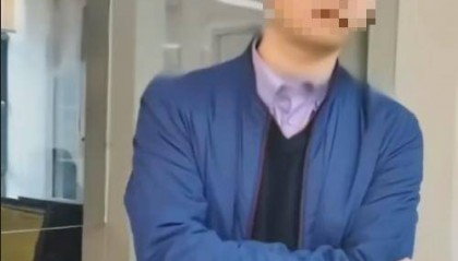 规划局副局长跳窗逃离,被堵4小时不能怪群众