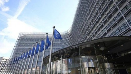 对付不了中国,特朗普“枪口”火速调转!必须要有人对美国低头?