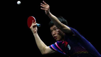 (体育)乒乓球——WTT横滨冠军赛:向鹏不敌张本智和无缘四强