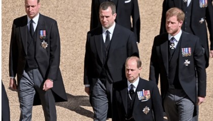 威廉哈里世纪同框?婚礼秒变鸿门宴!梅根将高调杀回英国…