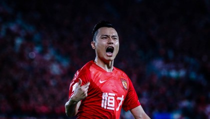 眼看他起高楼！郜林妻子转发郜林2010年发布的恒大冲超微博