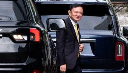 庭审将至，他信一家五口离开泰国，原计划去新加坡后落地迪拜