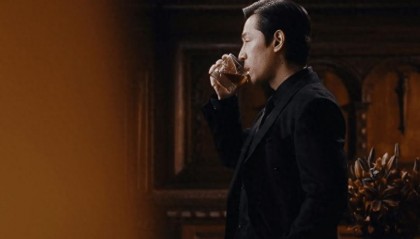 《繁花》:费翔出场,全网炸裂!宝总用一把火点燃了时代的蜕变