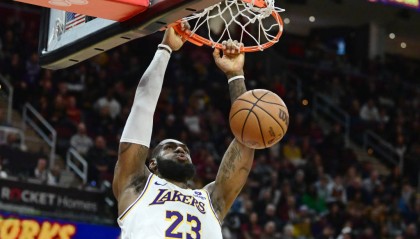 詹姆斯或将加盟独行侠!湖人交易方案引发热议