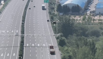 无人机“撒糖”,甜到救人一命!