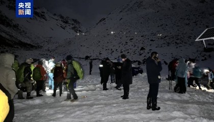 珠峰景区游客被困最新进展:已有350名游客获救,其余200多名游客已全部取得联系