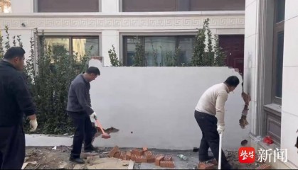 紫牛问政|谁拆了小院?南京业主私自改建公共绿地为小院遭强拆,拆除人员身份引争议