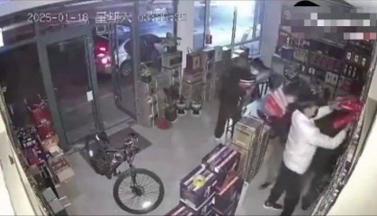 “疑似未成年人,手法熟练”,当地警方回应