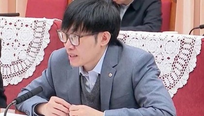 DeepSeek创始人梁文锋首登全球富豪榜！好友称其低调