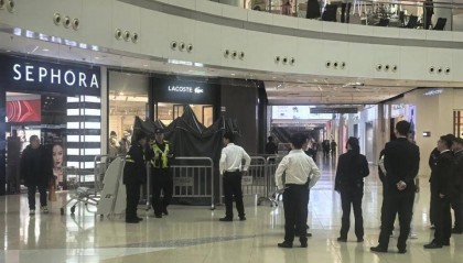 上海闵行区突发,一男子商场内坠楼身亡