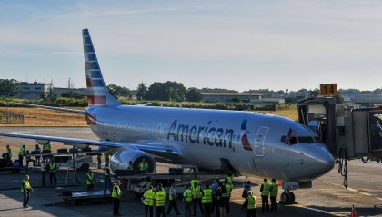 突发!又一架美客机遭枪击,机身被子弹穿透!美国联邦航空管理局出手