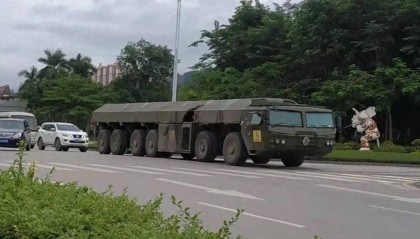 中国新型侏儒式小型洲际导弹亮相!专为核战设计,战场生存能力更胜东风-41