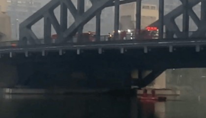 苏州一男一女凌晨从桥上坠河!当地消防:女子获救,男子已身亡