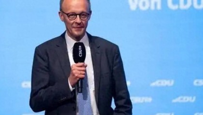 德国新总理默茨“对华摊牌”!强硬言论引发热议,王毅迅速反应,两大要求划红线