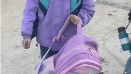 亲属回应19岁哥哥辍学打工照顾妹妹:三年里爷爷和父母相继离世