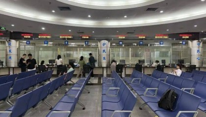 网友反映深圳一政务服务大厅只开1/6窗口？记者现场求证