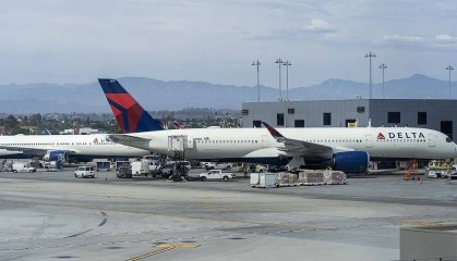 纽约机场突发!两架客机相撞