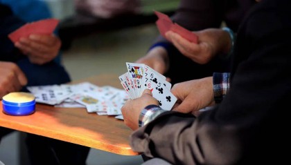 “在中国,掼蛋为什么越来越火?”