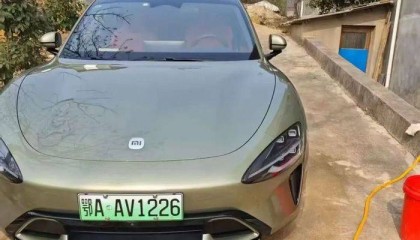 小米SU7事故后起火燃烧:疑似死者家属网络发言讲述完整过程