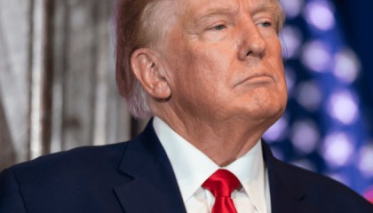 美国欲向全球发出警告:谁给俄罗斯订单,就加500%关税?中印已经被盯上