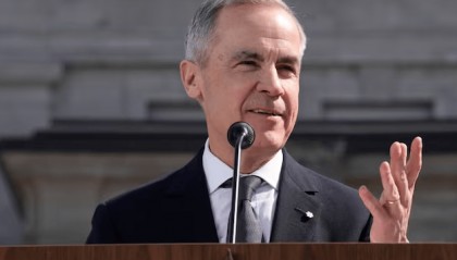 不敢硬刚美国,加拿大通知中国:加税25%!中方转手将订单给了澳大利亚,卡尼想搞事?