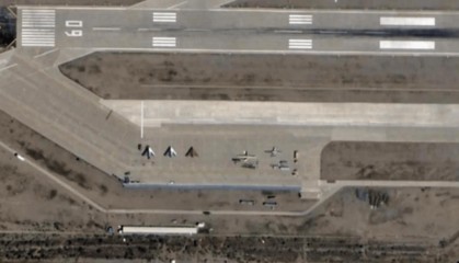 歼20携无人作战群亮剑，美媒赞叹世界首创，印媒：就是针对印度！