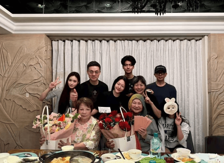 S妈回应大S雕像进度，大赞女婿具俊晔重情重义：雕像或明年完成，图纸是他画的