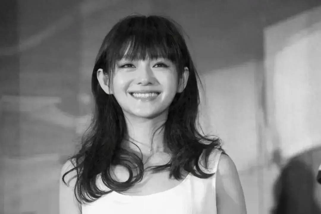S妈回应大S雕像进度，大赞女婿具俊晔重情重义：雕像或明年完成，图纸是他画的