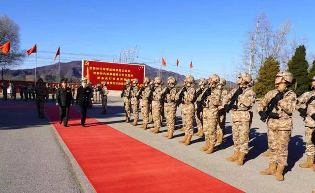 日本死不悔改，又威胁出兵台海！关键时刻，日军官直奔解放军基地