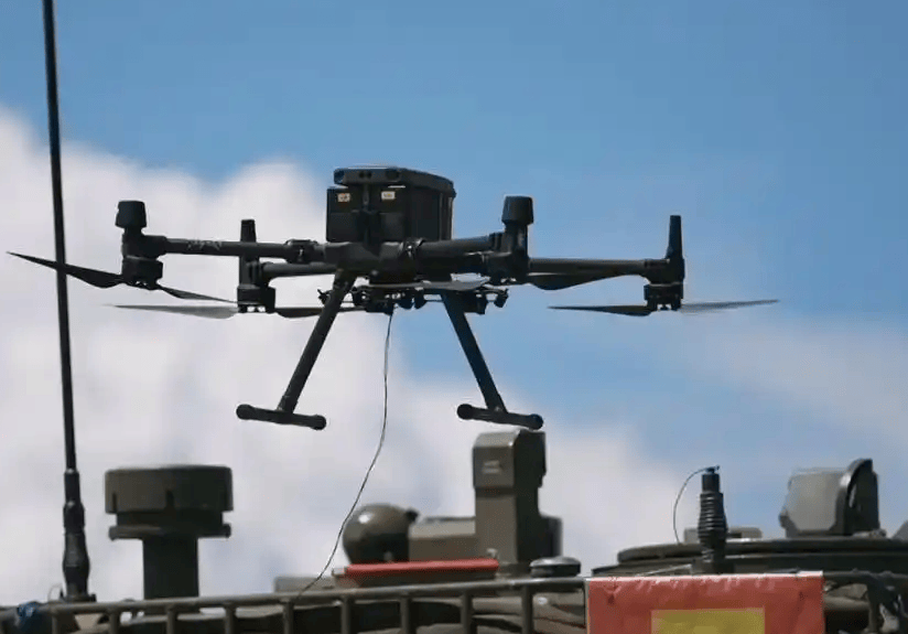 解放军“机器狼”投入台海,集群抢滩动作丝滑