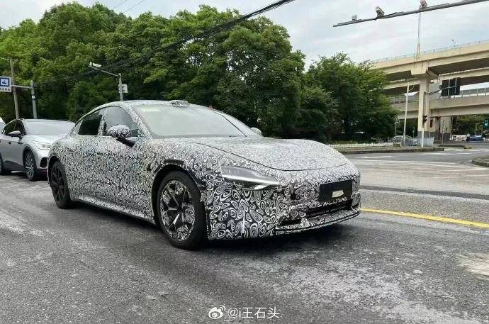 全新小米SU7曝光！雷军彻底不装了